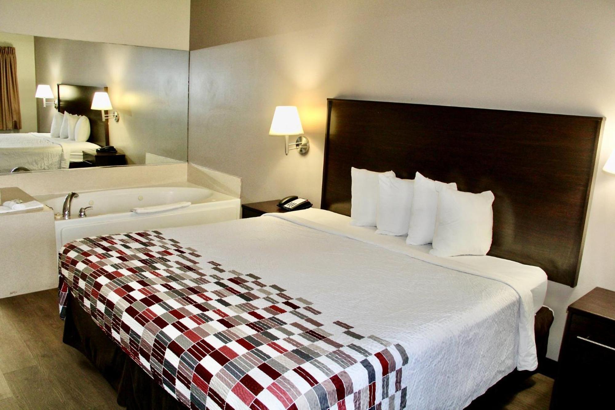 Red Roof Inn & Suites Lake Orion / Auburn Hills Екстер'єр фото