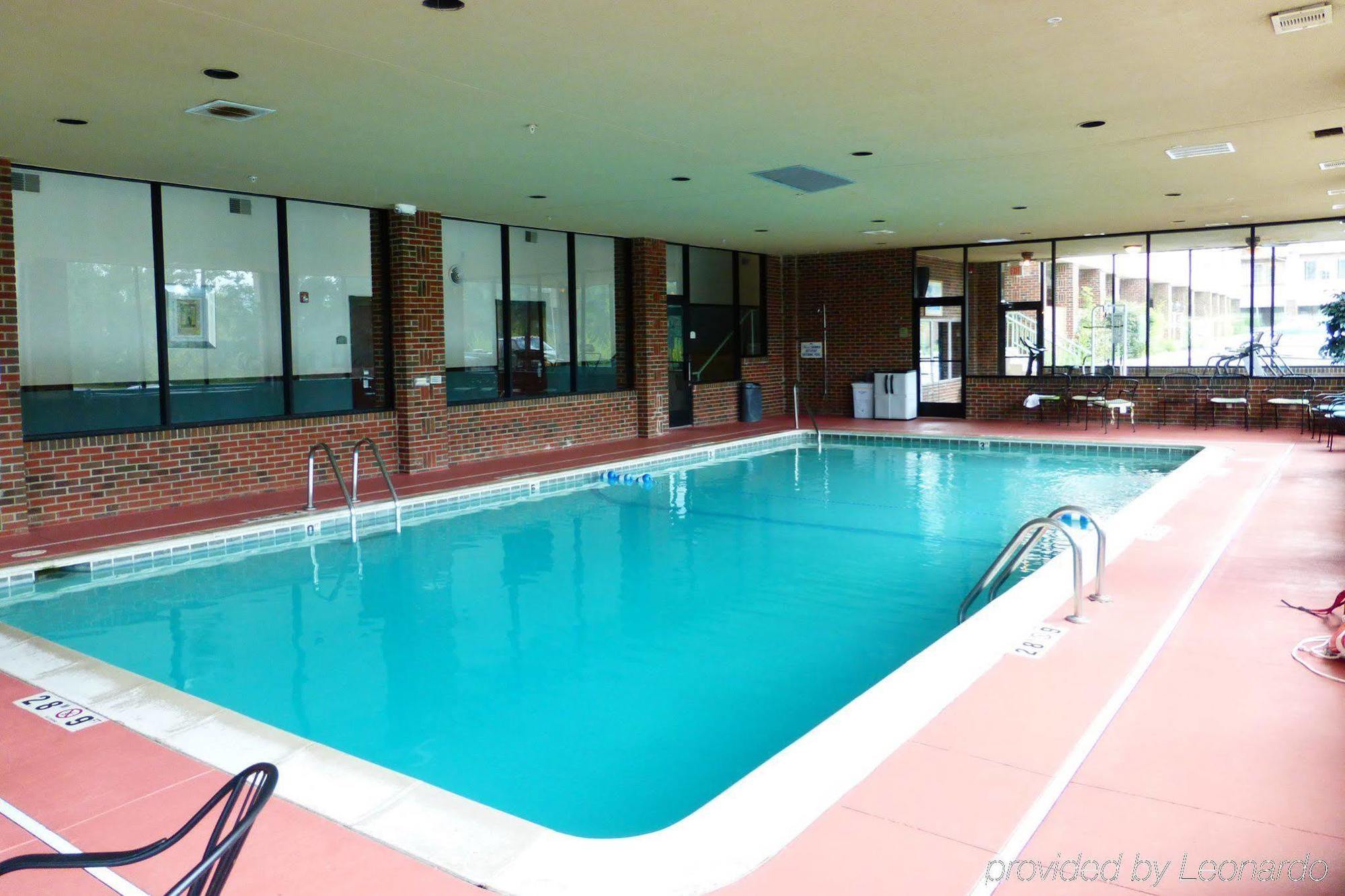 Red Roof Inn & Suites Lake Orion / Auburn Hills Екстер'єр фото